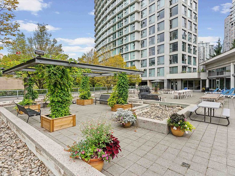 3101 1009 Expo Boulevard