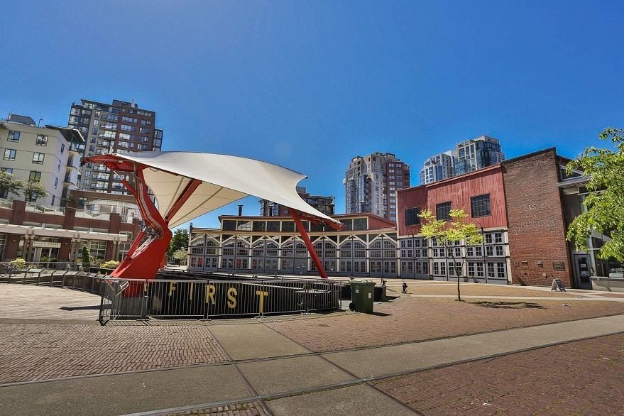 2306 1033 Marinaside Crescent