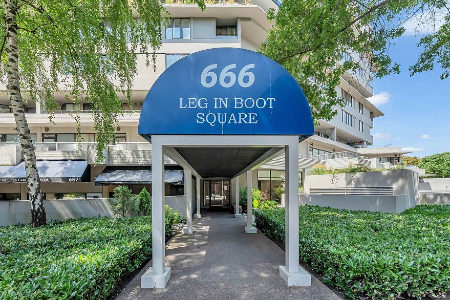 524 666 Leg In Boot Square