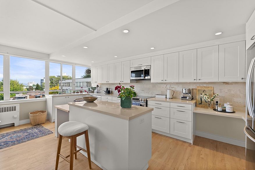 825 1445 Marpole Avenue
