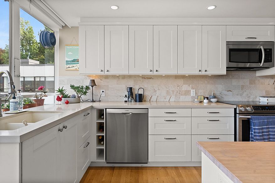 825 1445 Marpole Avenue