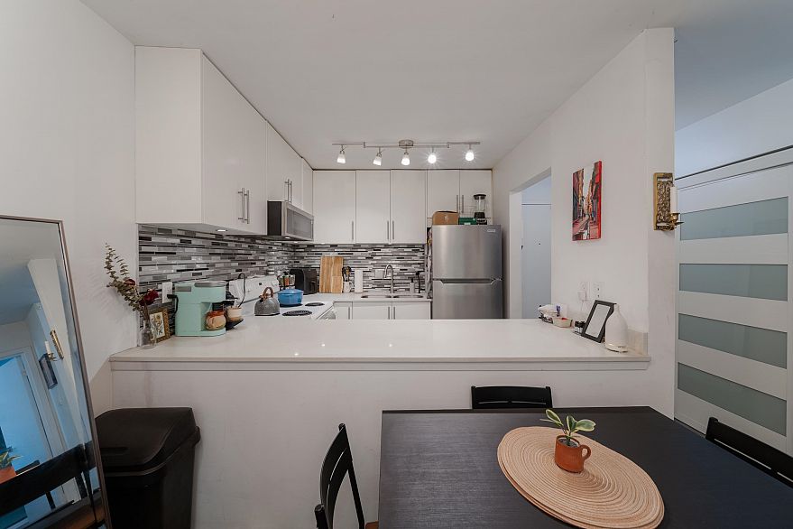 201 1425 Cypress Street