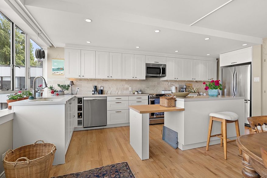 825 1445 Marpole Avenue