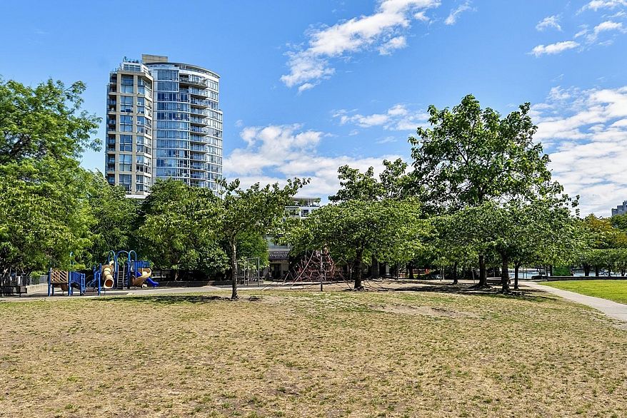 306 1383 Marinaside Crescent