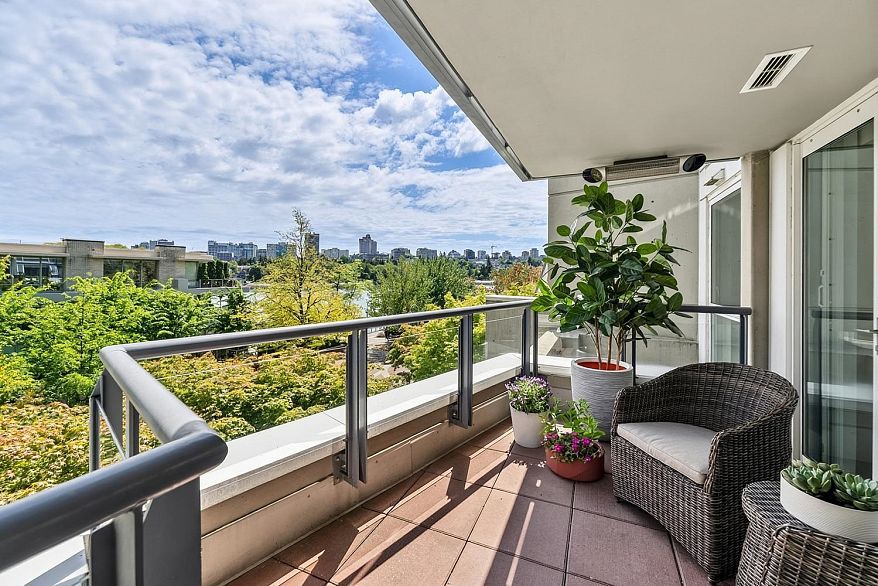 306 1383 Marinaside Crescent