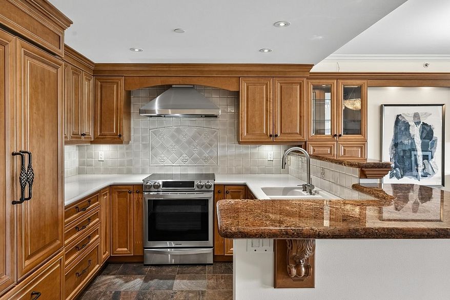 306 1383 Marinaside Crescent