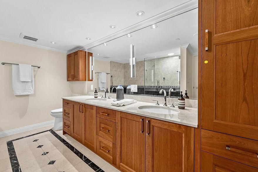 306 1383 Marinaside Crescent