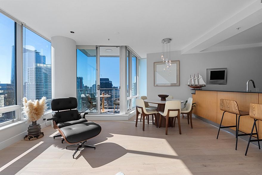 2605 1077 W Cordova Street