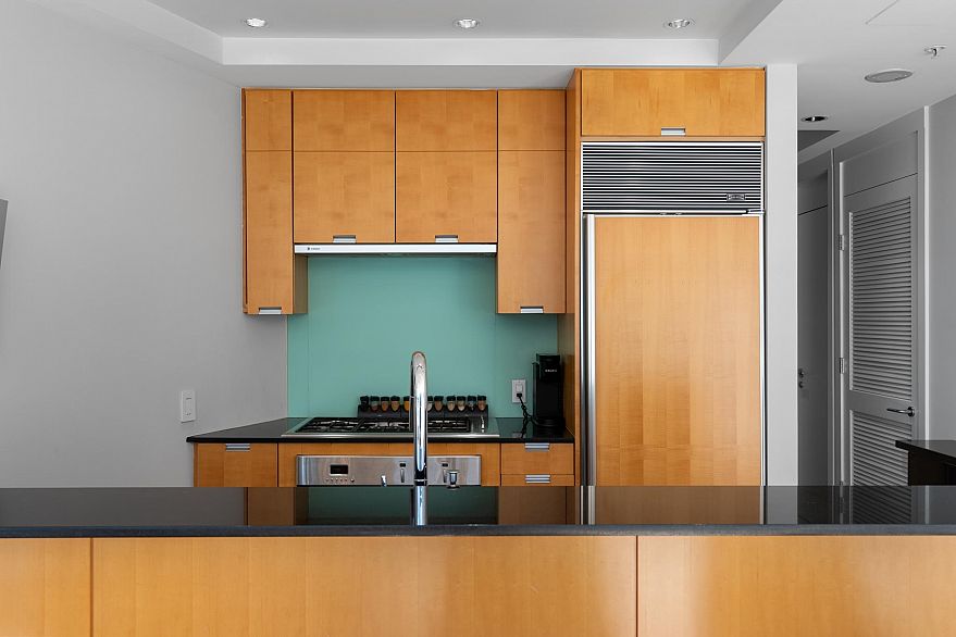 2605 1077 W Cordova Street