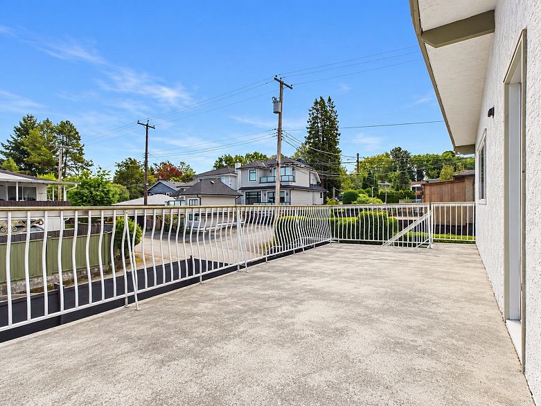 3326 Slocan Street