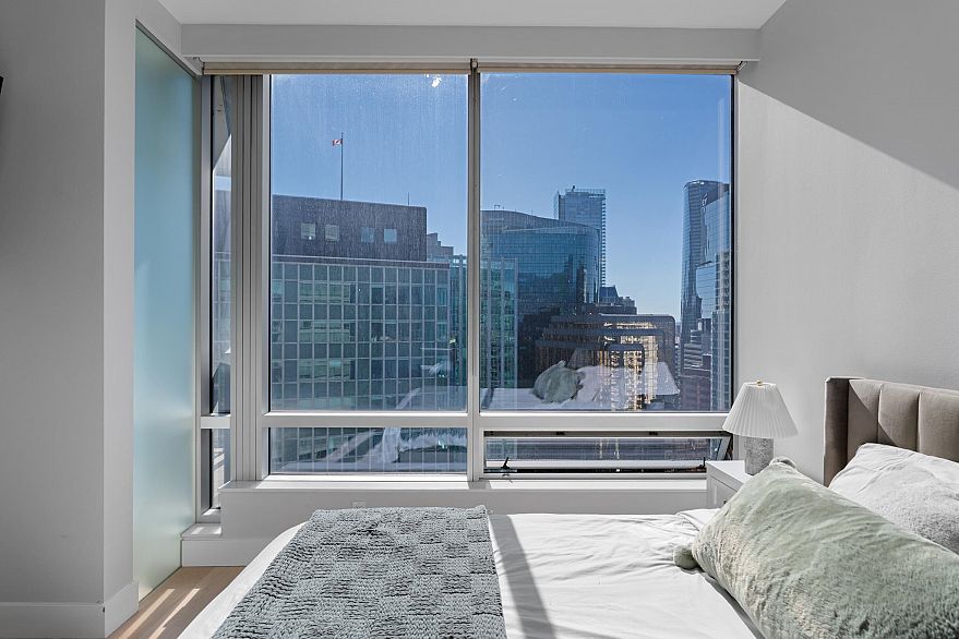 2605 1077 W Cordova Street