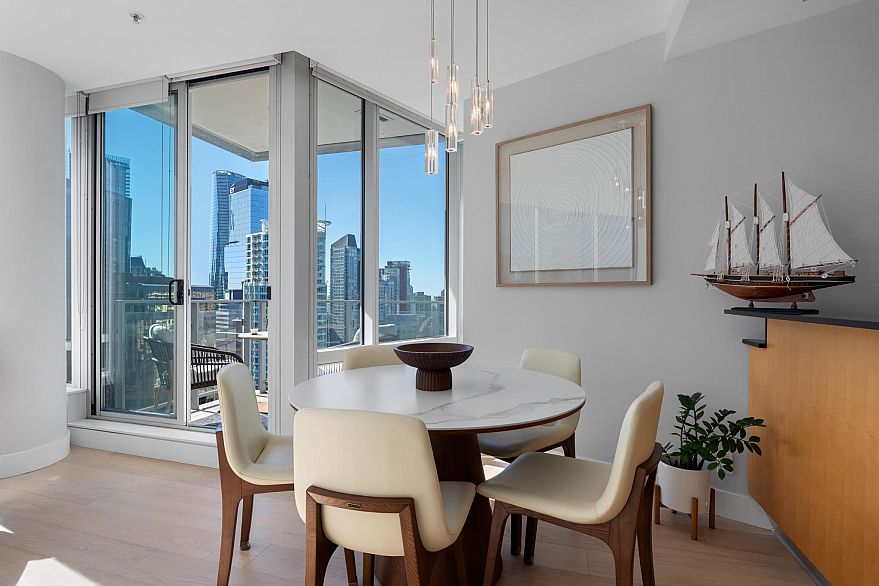 2605 1077 W Cordova Street