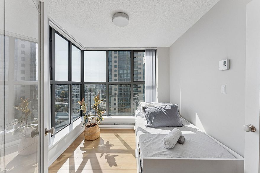 1603 1128 Quebec Street