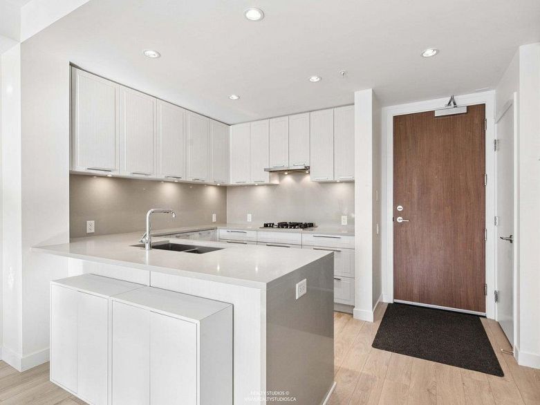 306 6677 Cambie Street