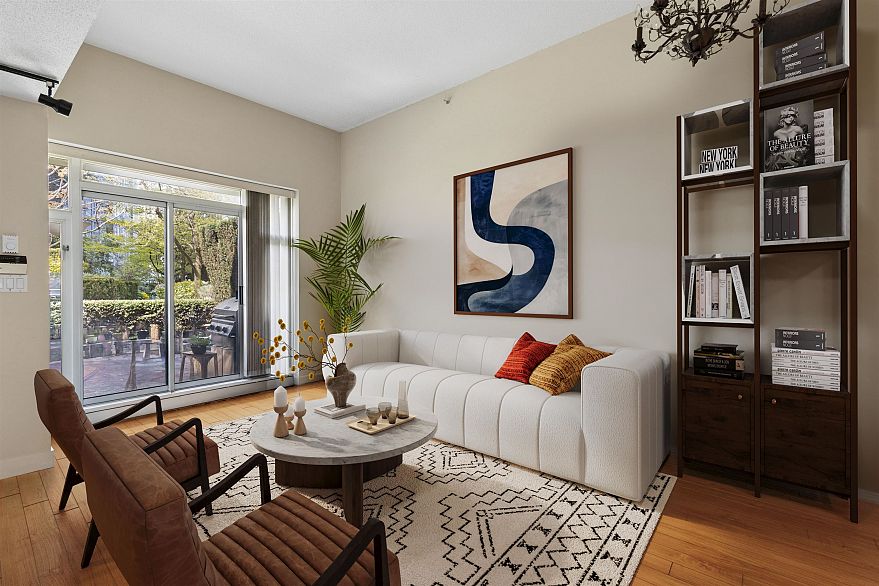 2P 1033 Marinaside Crescent