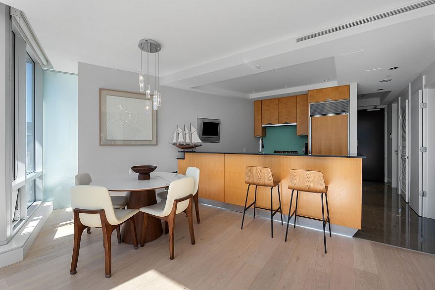 2605 1077 W Cordova Street