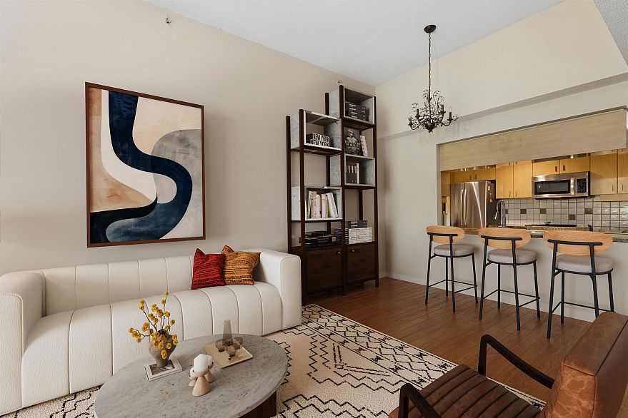 2P 1033 Marinaside Crescent