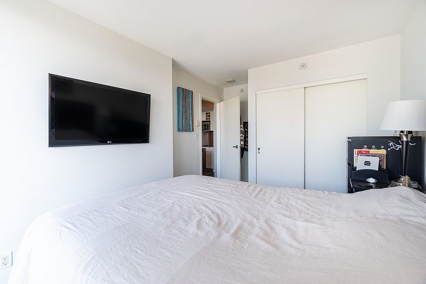 3301 233 Robson Street