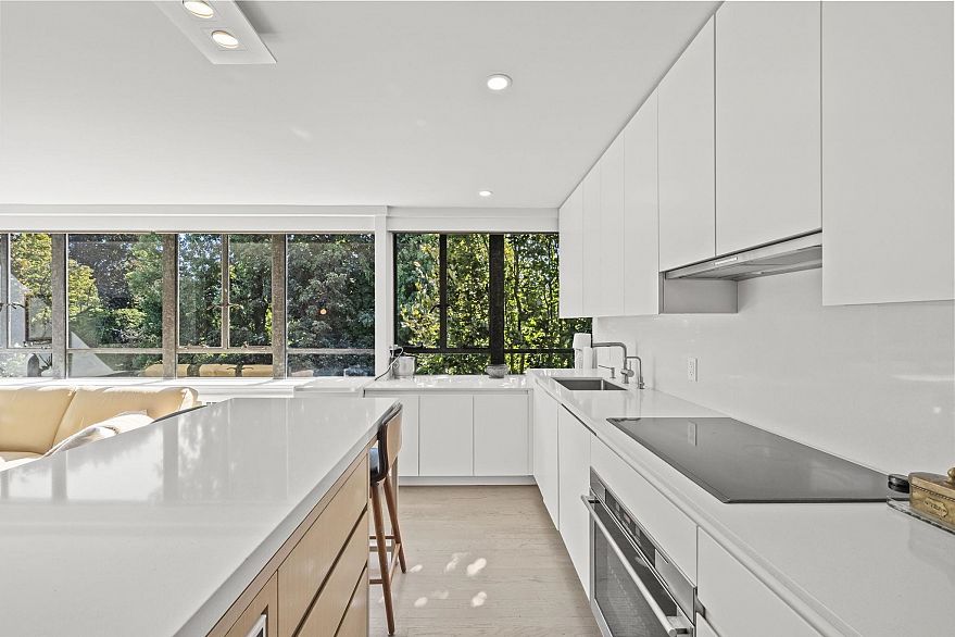 817 1445 Marpole Avenue