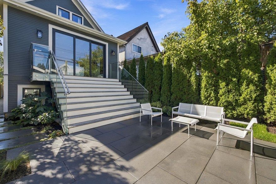 279 E 18th Avenue