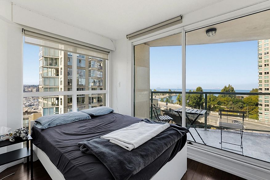 1401 907 Beach Avenue