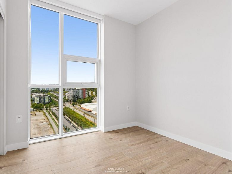 1401 3430 E Kent Avenue