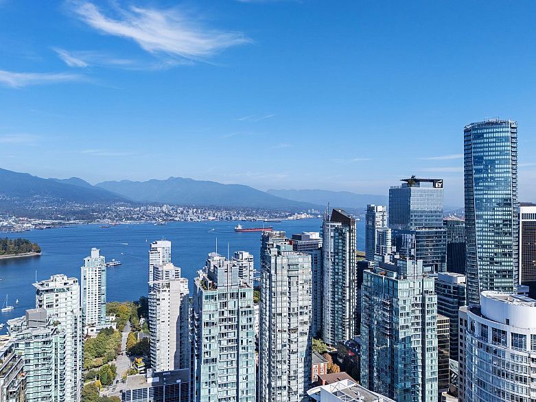 803 1270 Robson Street
