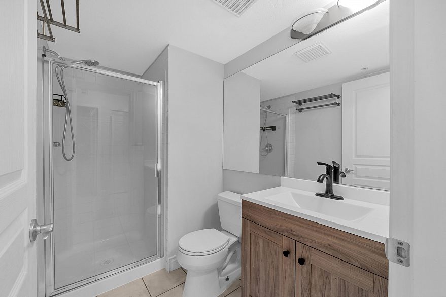 313 5723 Collingwood Street
