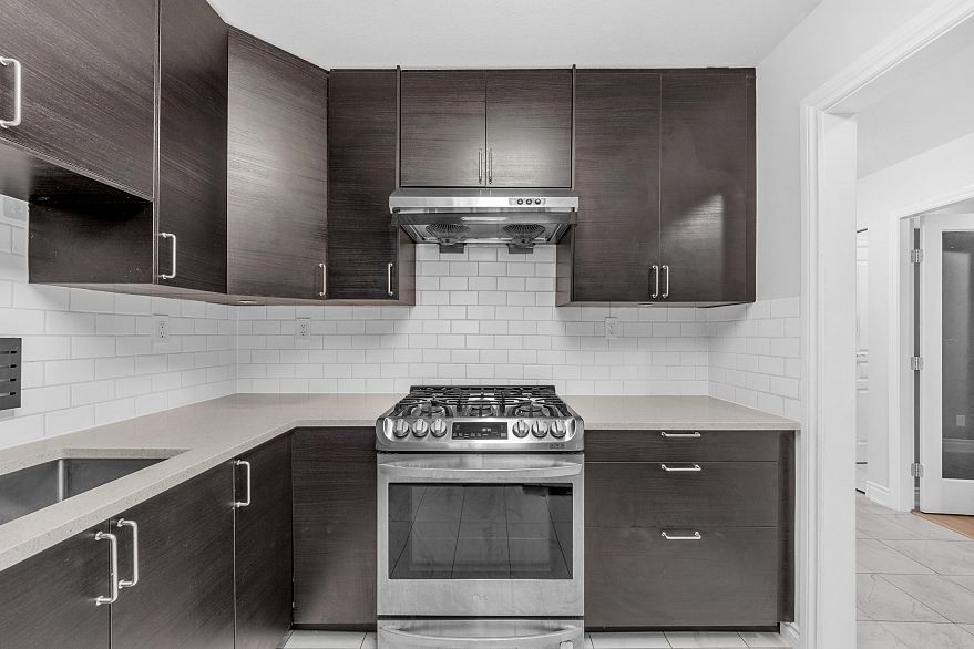 313 5723 Collingwood Street
