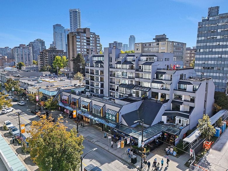 803 1270 Robson Street
