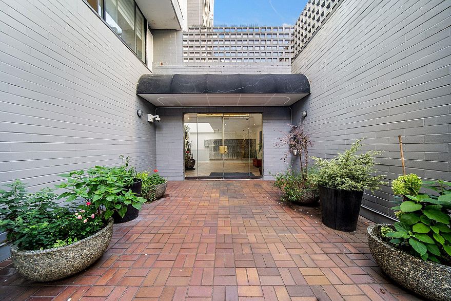 803 1270 Robson Street