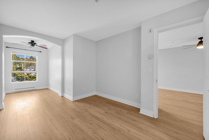 313 5723 Collingwood Street