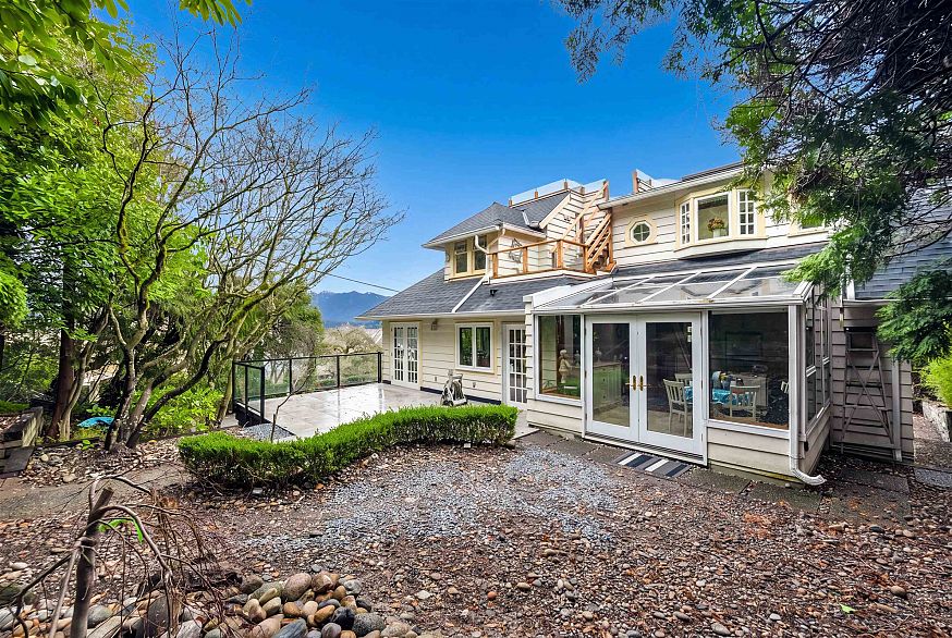 4396 Locarno Crescent