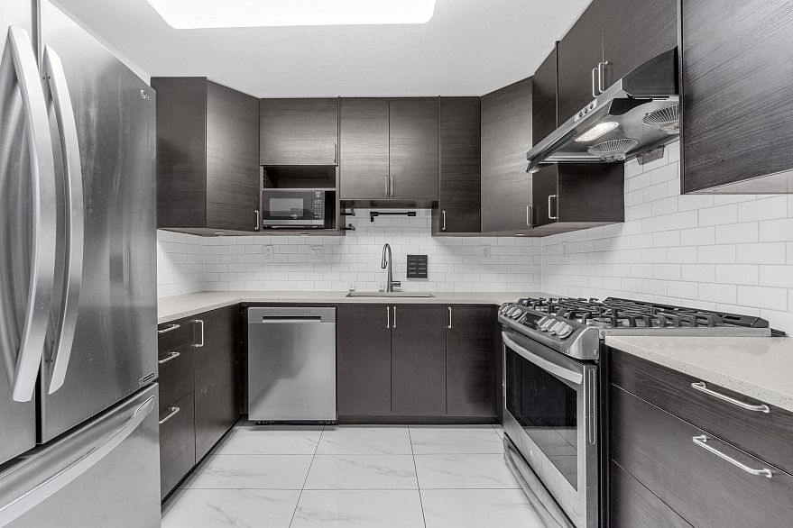 313 5723 Collingwood Street