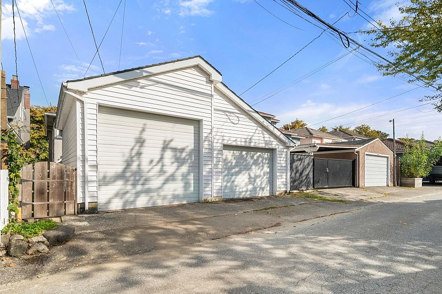 2554 Adanac Street