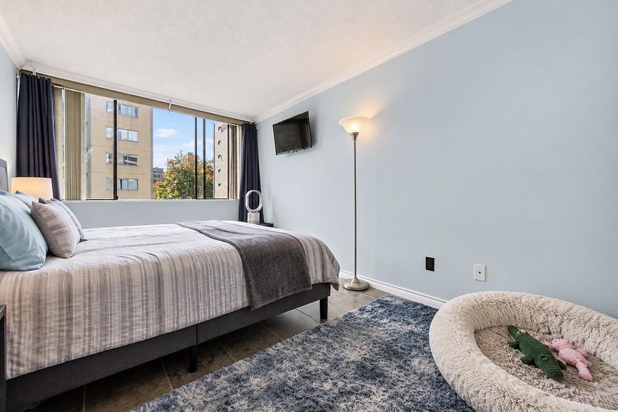 803 1270 Robson Street