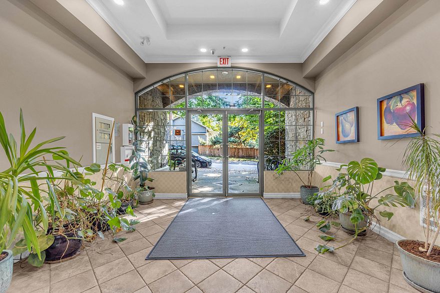 313 5723 Collingwood Street