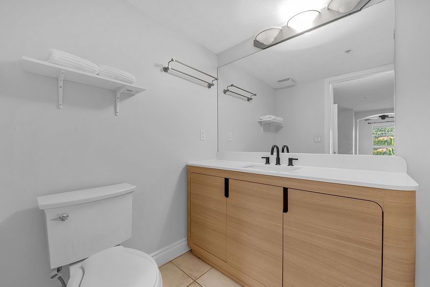 313 5723 Collingwood Street
