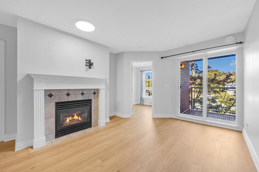313 5723 Collingwood Street