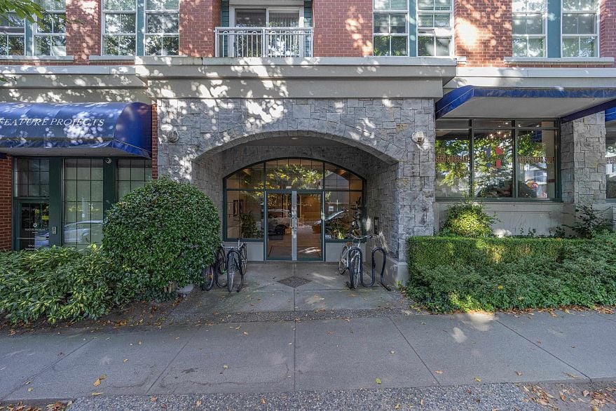313 5723 Collingwood Street