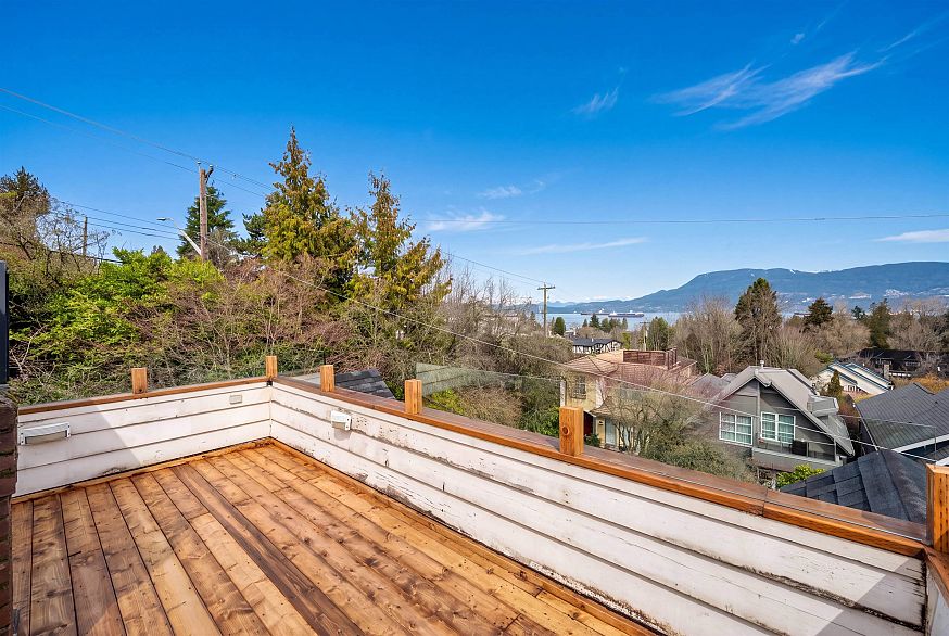 4396 Locarno Crescent