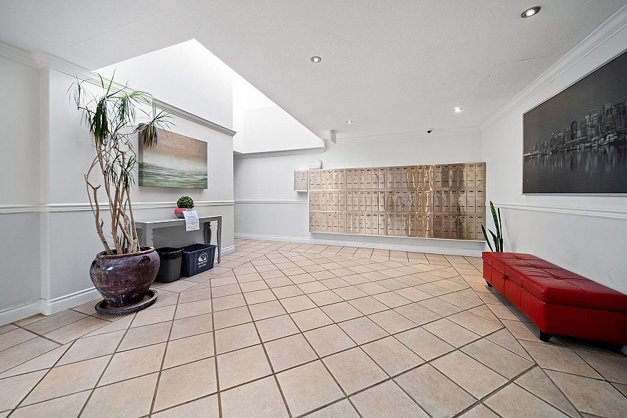 803 1270 Robson Street