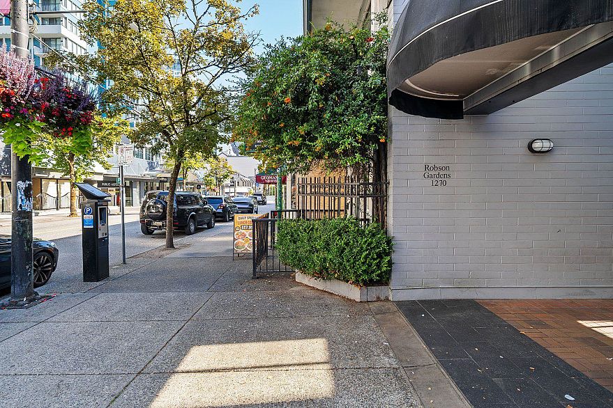 803 1270 Robson Street