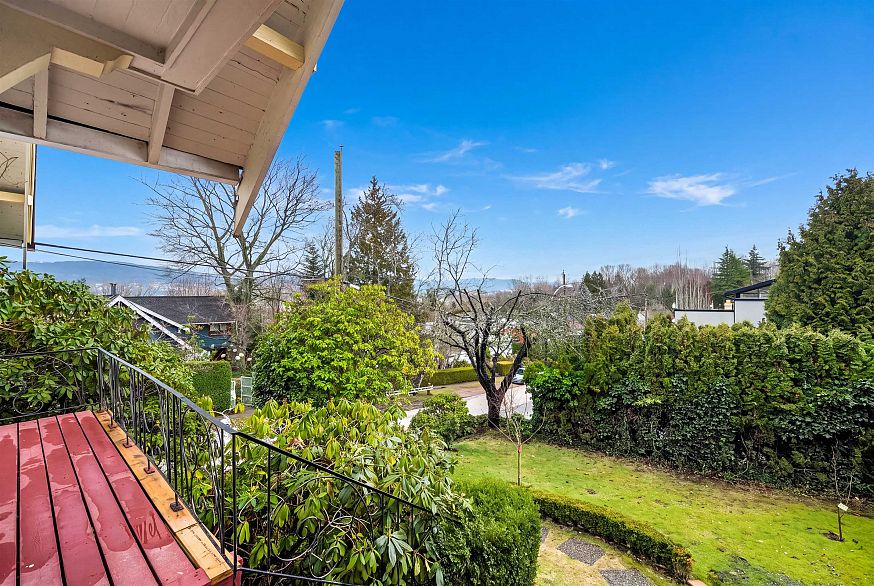 4396 Locarno Crescent