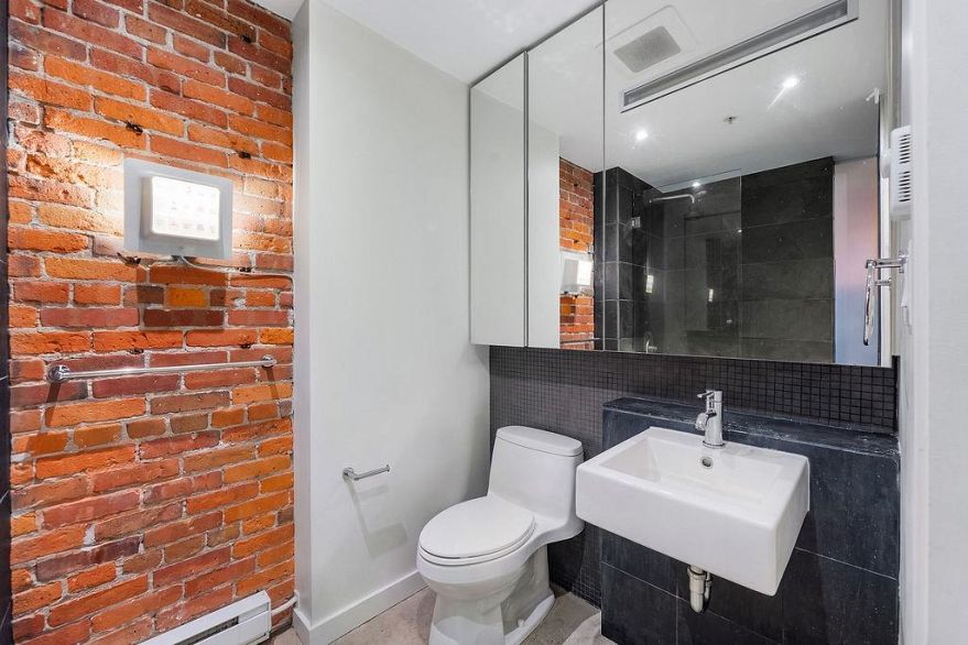 306 53 W Hastings Street