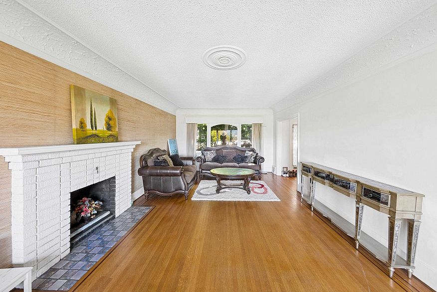 3993 W 10th Avenue