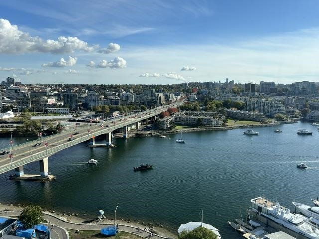 2306 1033 Marinaside Crescent