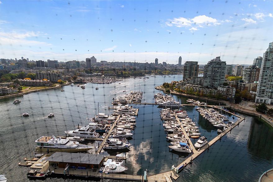 2306 1033 Marinaside Crescent