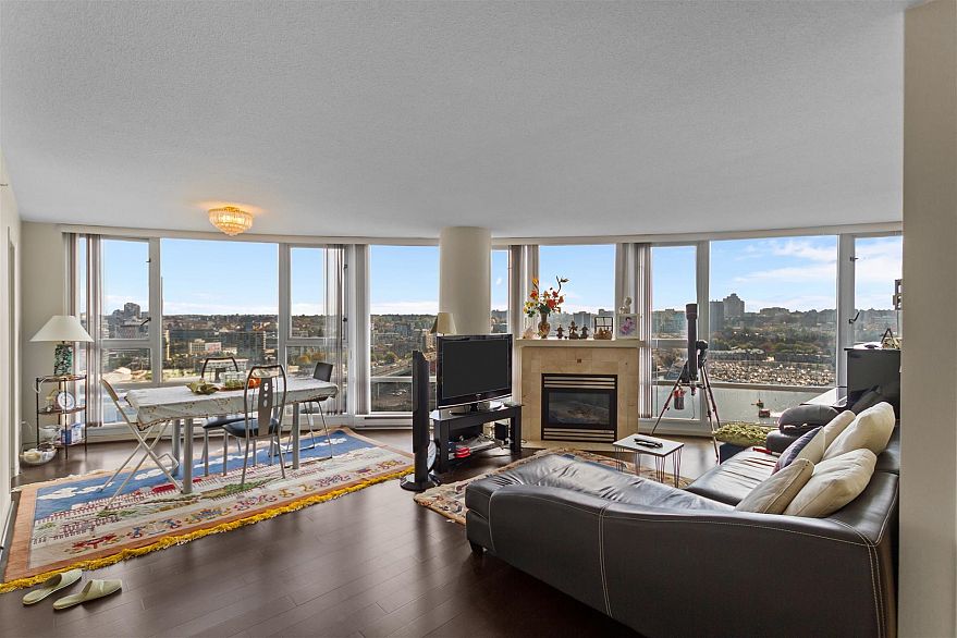 2306 1033 Marinaside Crescent