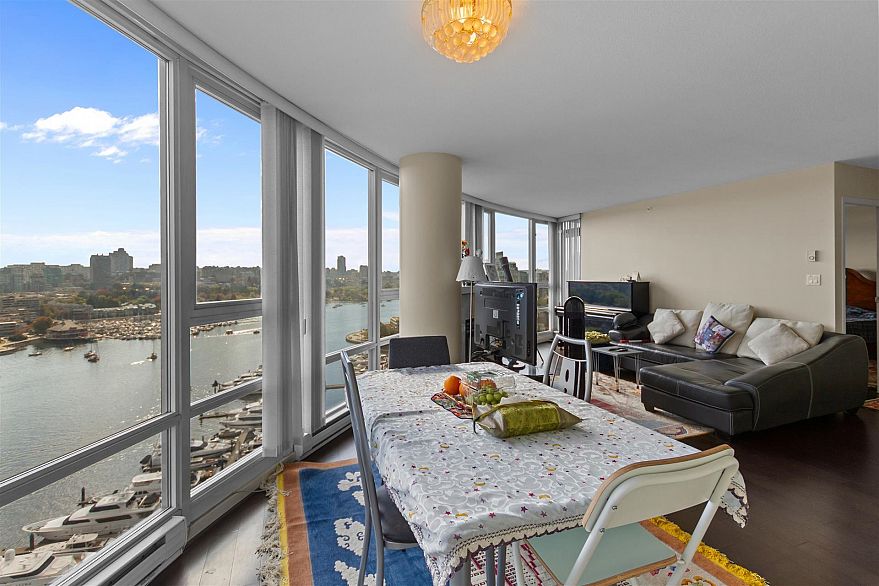 2306 1033 Marinaside Crescent